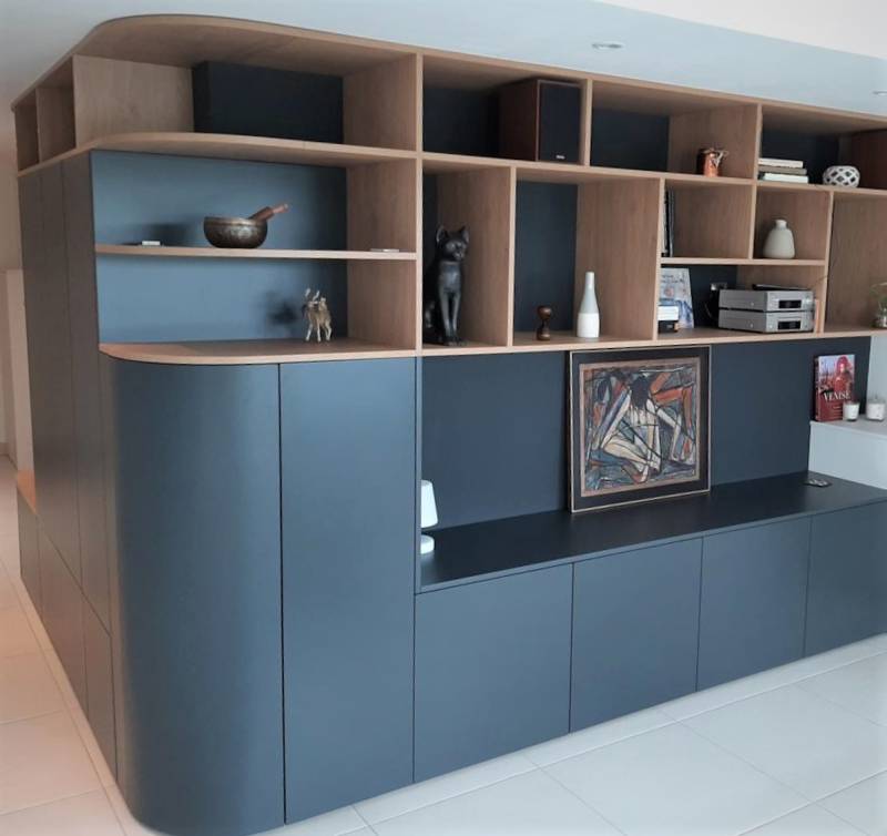 Vernis et laque noir mat d'une bibliothèque à Forcalquier par les Vernissages Guillem